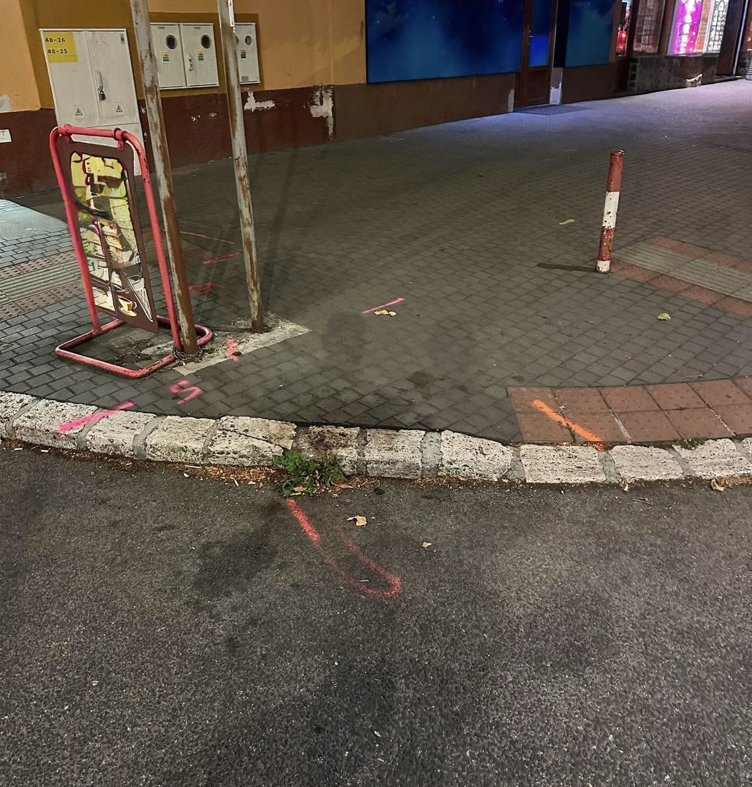 Fotografia k novinke ČO SA STALO V SOBOTU NAD RÁNOM V CENTRE KOMÁRNA – A PREČO JE O TOM TICHO?